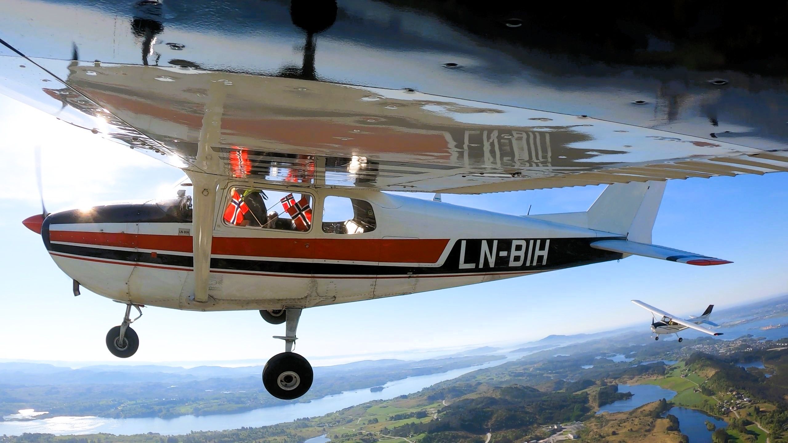 LN-HOG i lufta over Karmøy